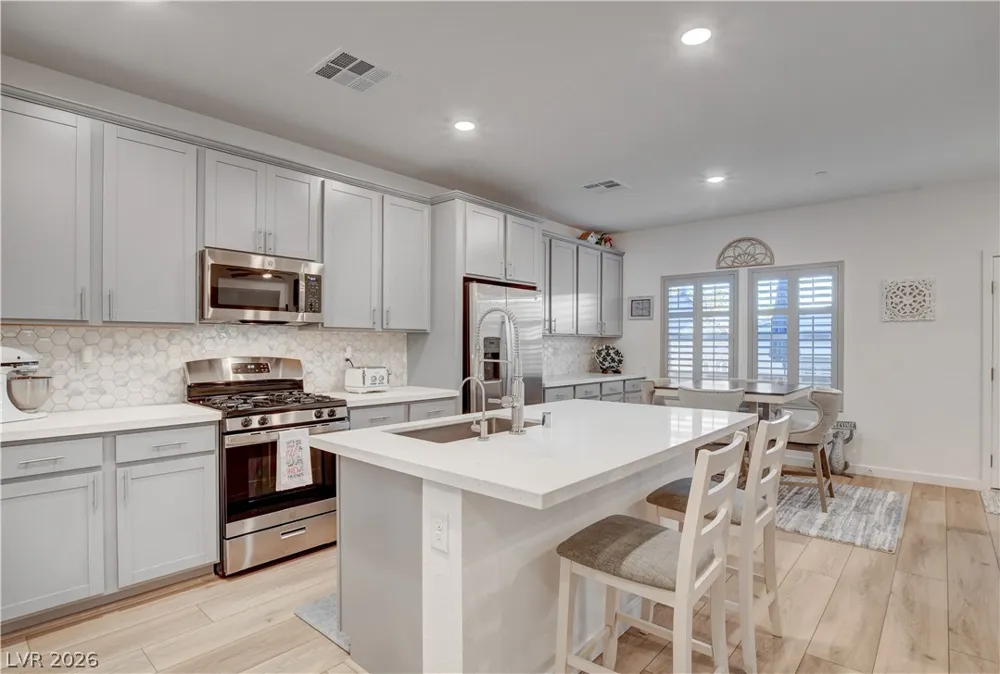 384 Aravalli Crest Street Henderson, NV 89015