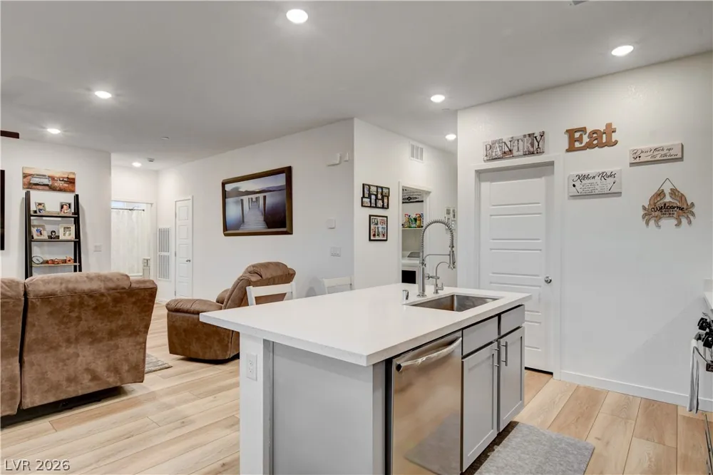 384 Aravalli Crest Street Henderson, NV 89015