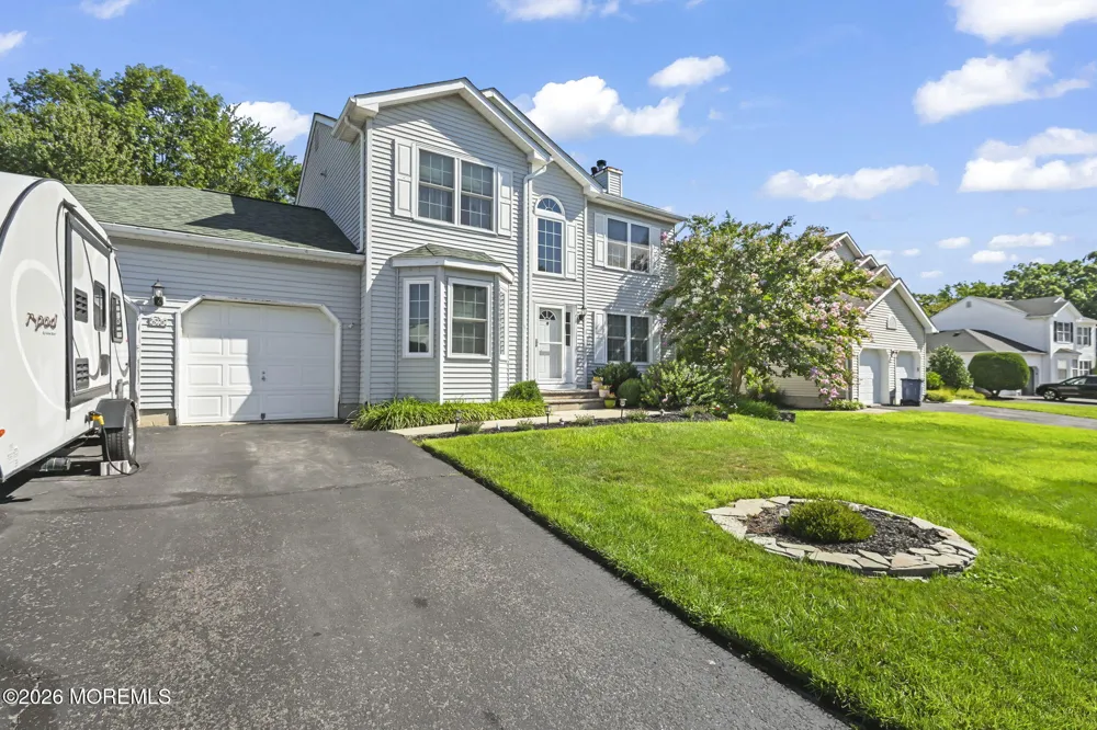 52 Diamond Lane Howell, NJ 07731