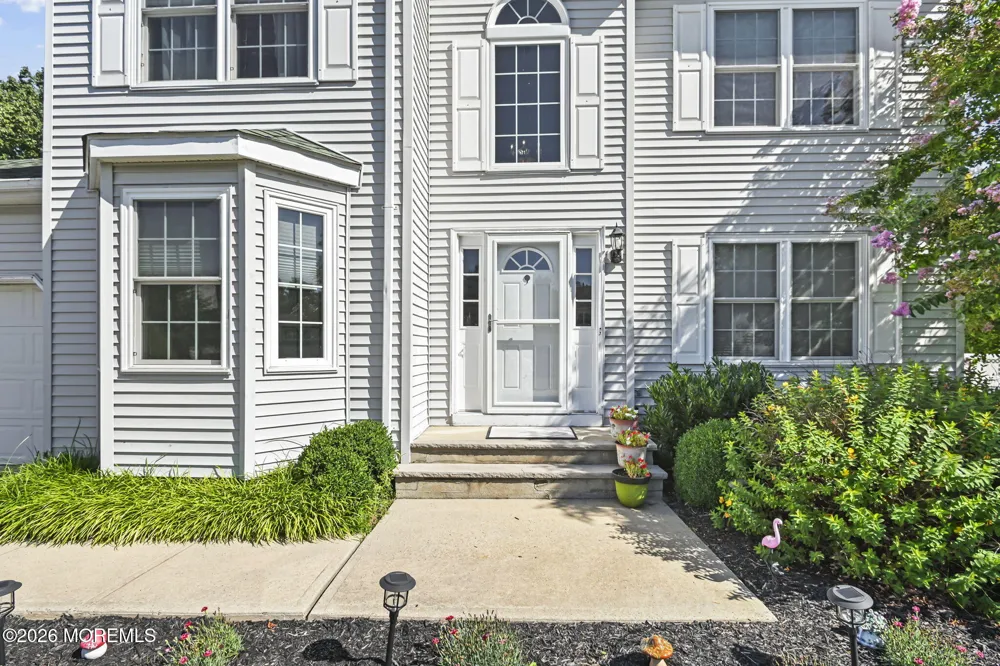 52 Diamond Lane Howell, NJ 07731