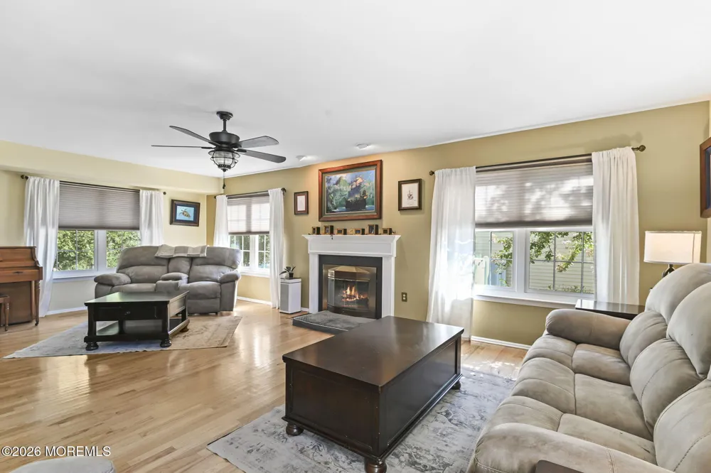 52 Diamond Lane Howell, NJ 07731