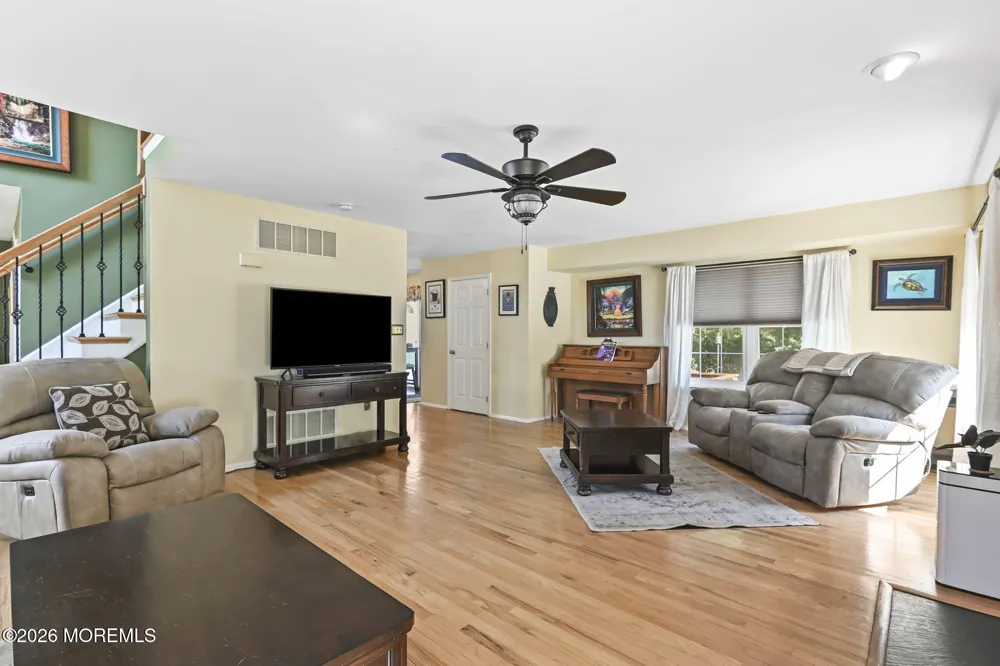 52 Diamond Lane Howell, NJ 07731