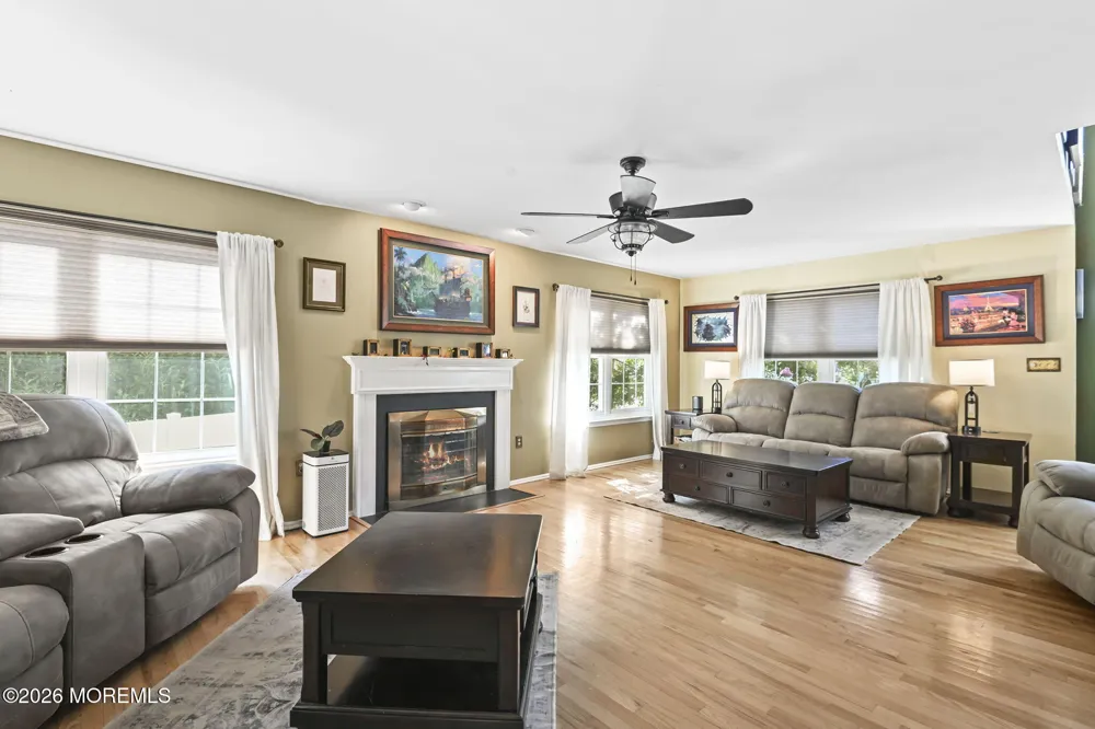 52 Diamond Lane Howell, NJ 07731