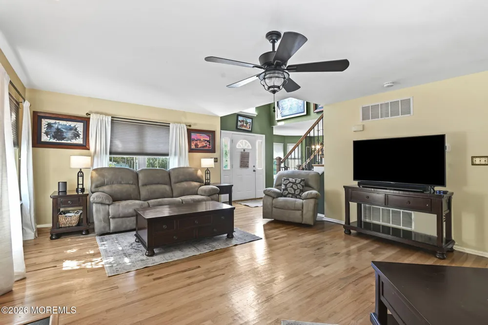 52 Diamond Lane Howell, NJ 07731