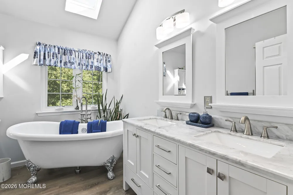 52 Diamond Lane Howell, NJ 07731