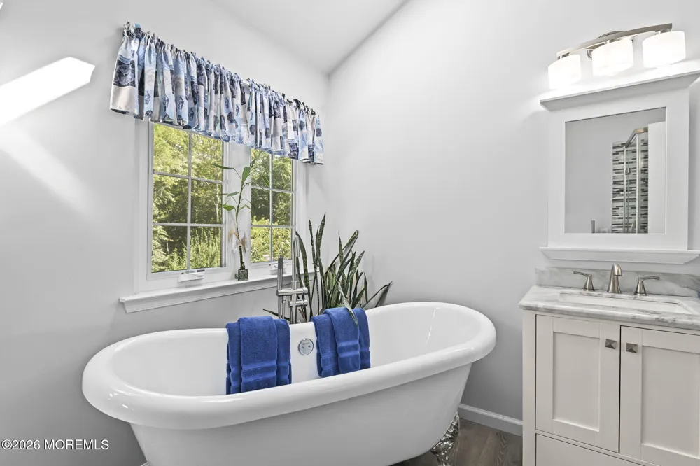 52 Diamond Lane Howell, NJ 07731