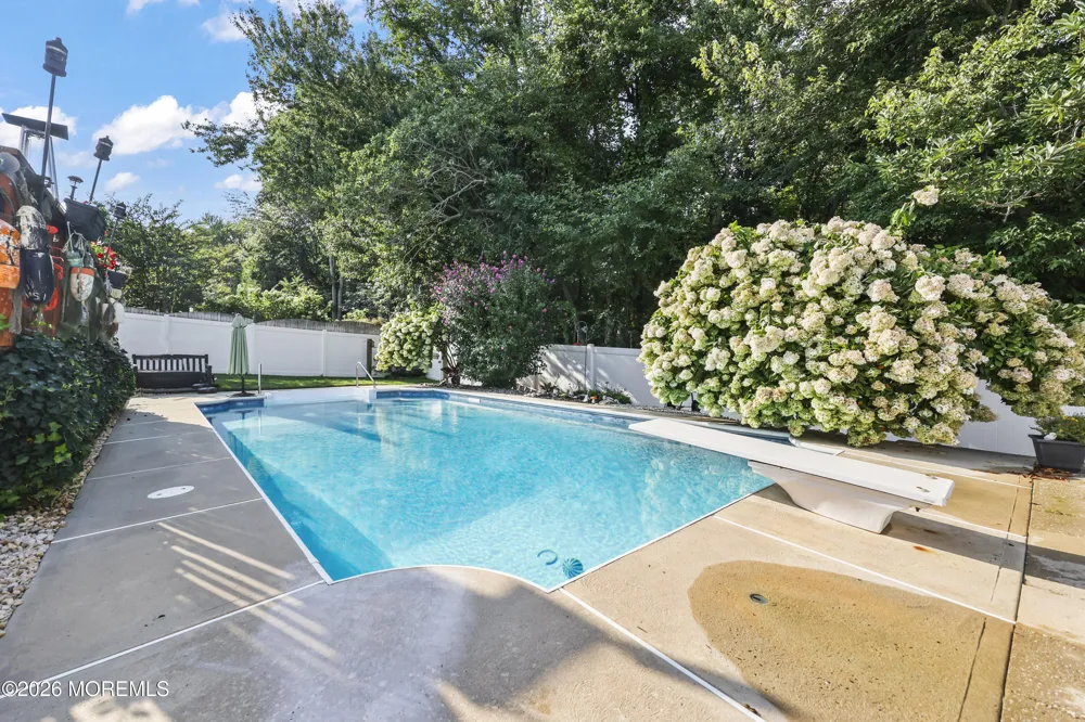 52 Diamond Lane Howell, NJ 07731