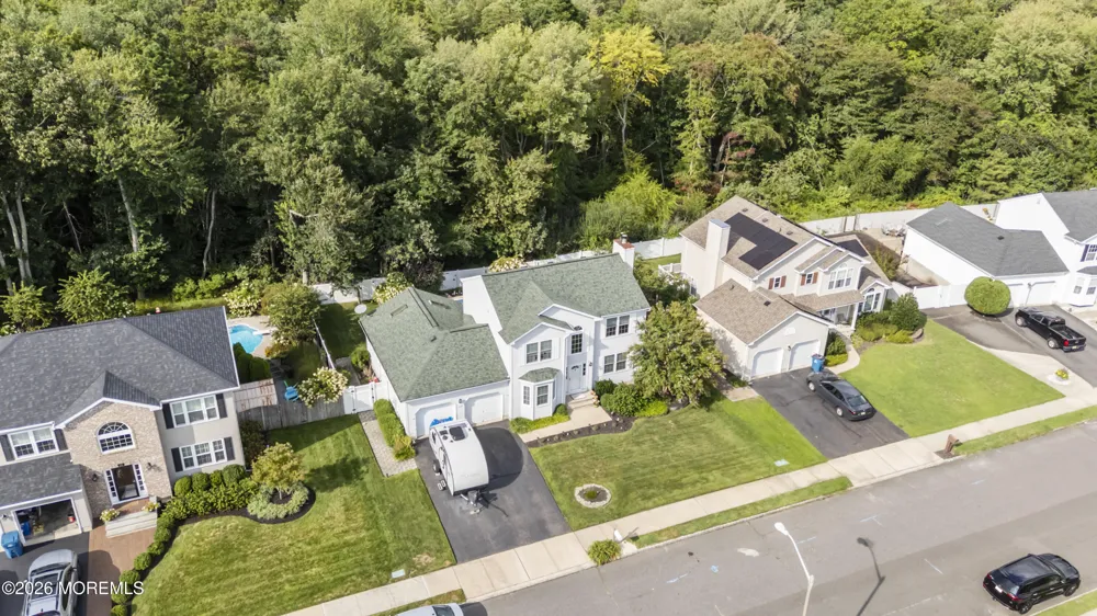 52 Diamond Lane Howell, NJ 07731