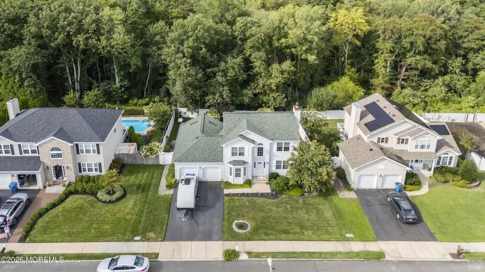 52 Diamond Lane Howell, NJ 07731
