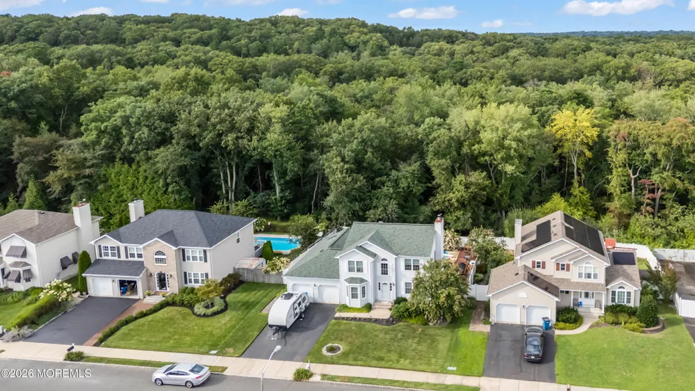 52 Diamond Lane Howell, NJ 07731