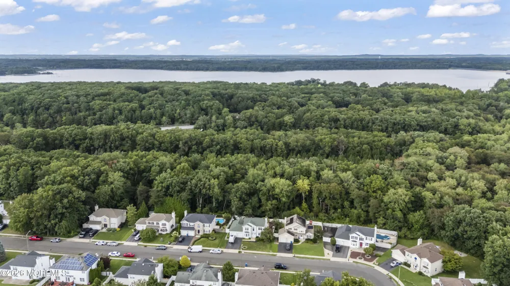 52 Diamond Lane Howell, NJ 07731