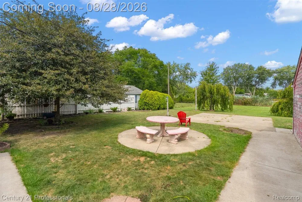 22525 Saint Gertrude Street St Clair Shores City, MI 48081