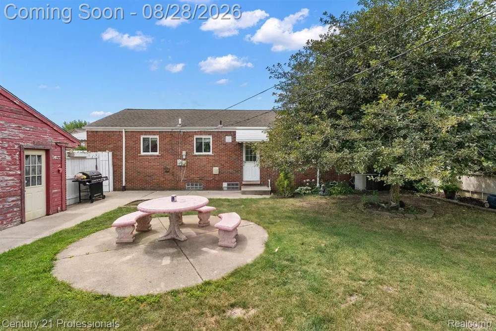 22525 Saint Gertrude Street St Clair Shores City, MI 48081