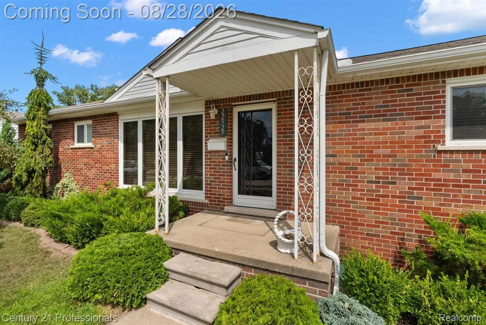 22525 Saint Gertrude Street St Clair Shores City, MI 48081