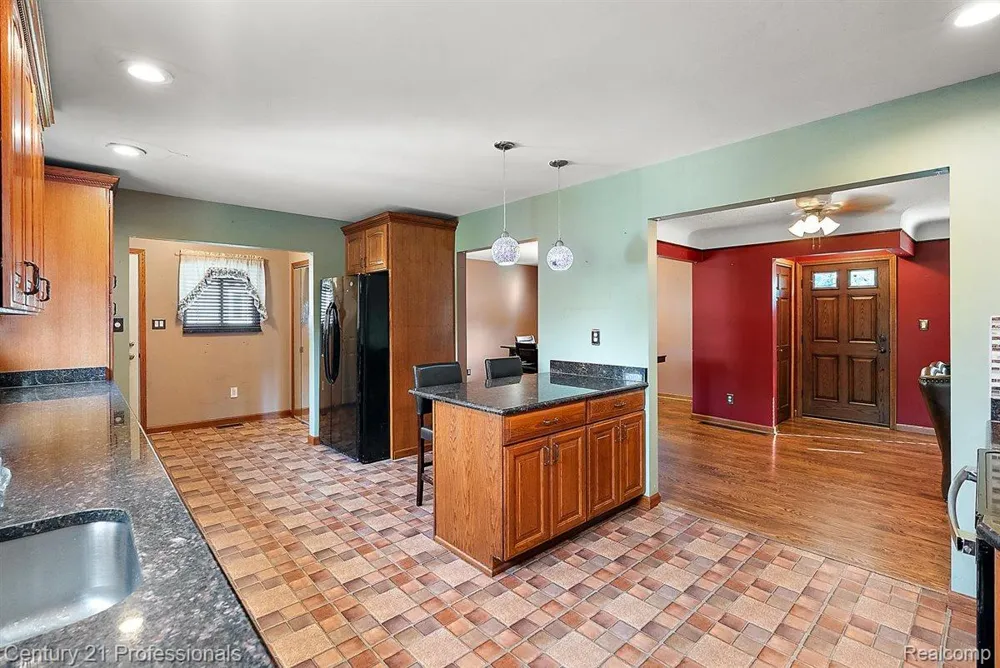 22525 Saint Gertrude Street St Clair Shores City, MI 48081