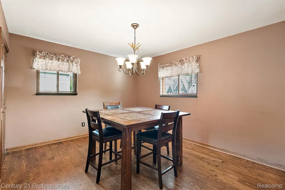 22525 Saint Gertrude Street St Clair Shores City, MI 48081