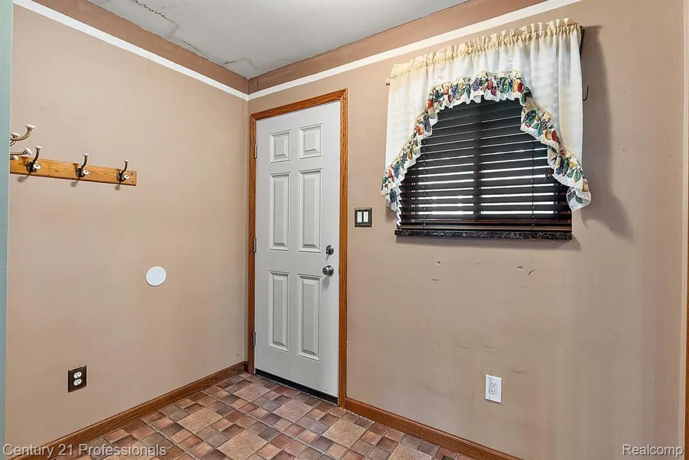 22525 Saint Gertrude Street St Clair Shores City, MI 48081