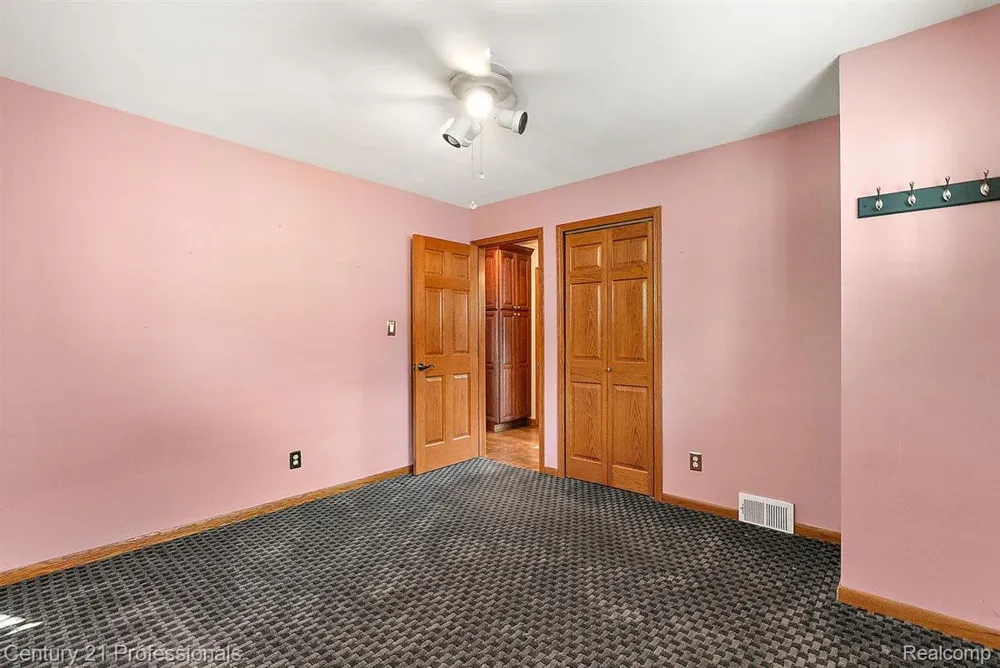 22525 Saint Gertrude Street St Clair Shores City, MI 48081