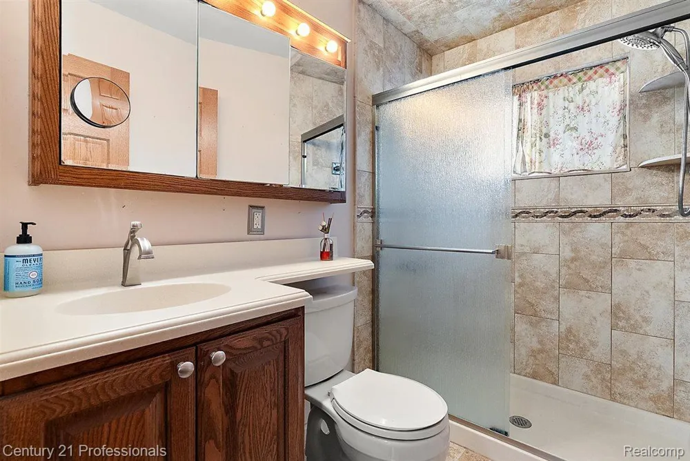22525 Saint Gertrude Street St Clair Shores City, MI 48081