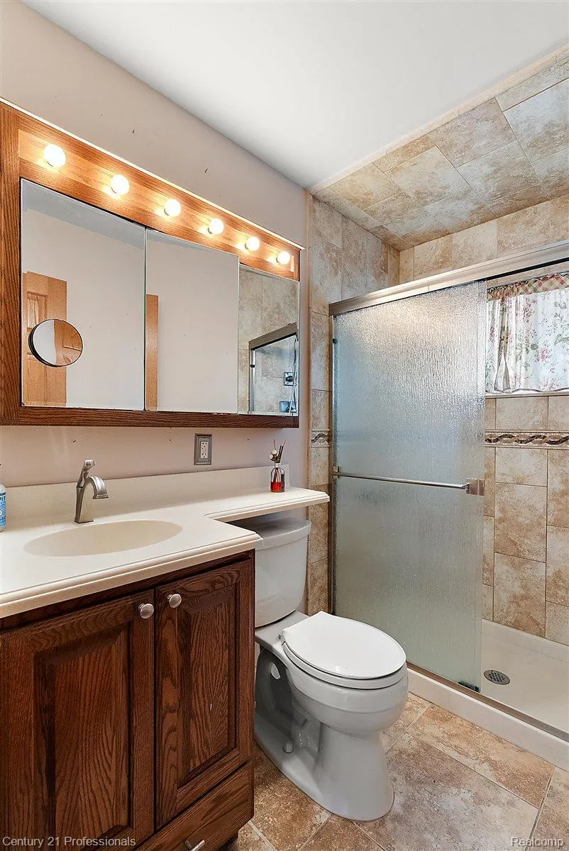 22525 Saint Gertrude Street St Clair Shores City, MI 48081