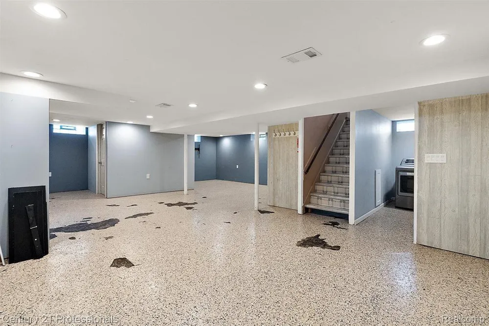 22525 Saint Gertrude Street St Clair Shores City, MI 48081