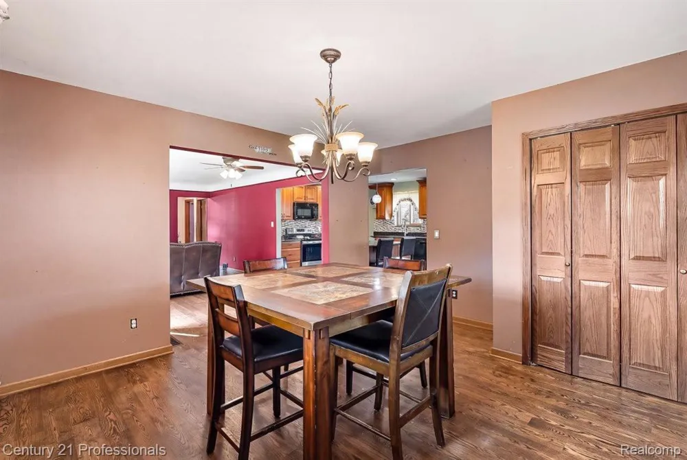 22525 Saint Gertrude Street St Clair Shores City, MI 48081