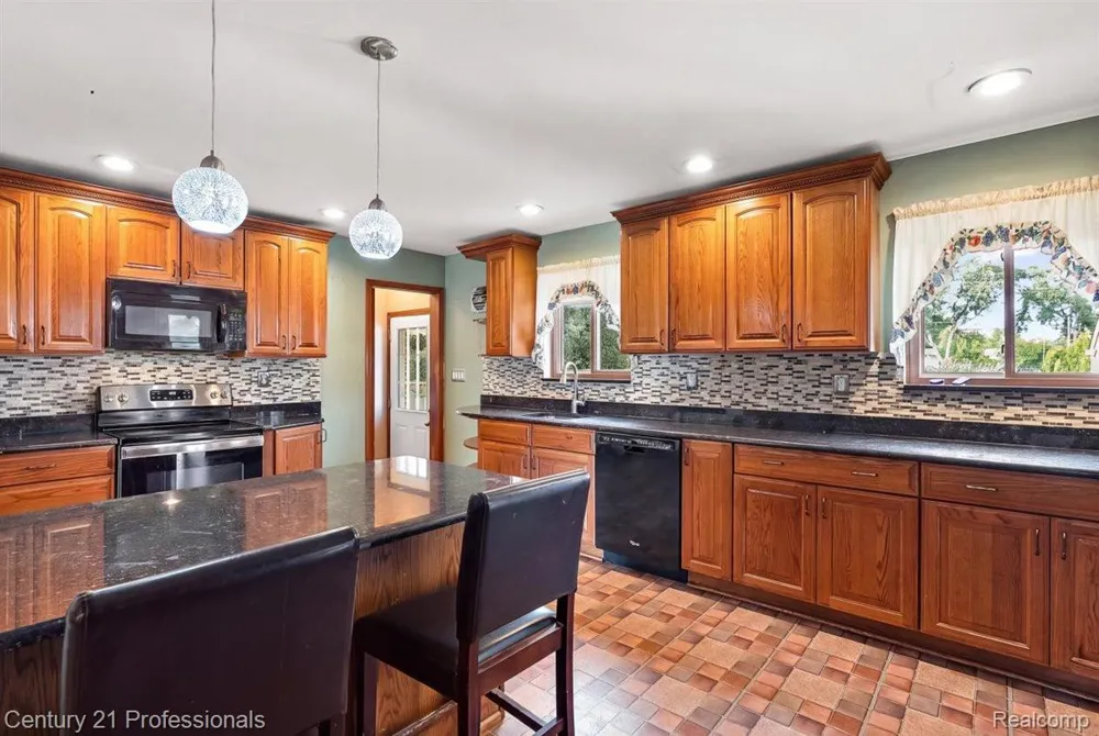22525 Saint Gertrude Street St Clair Shores City, MI 48081