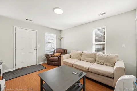 282 E Palmer Street