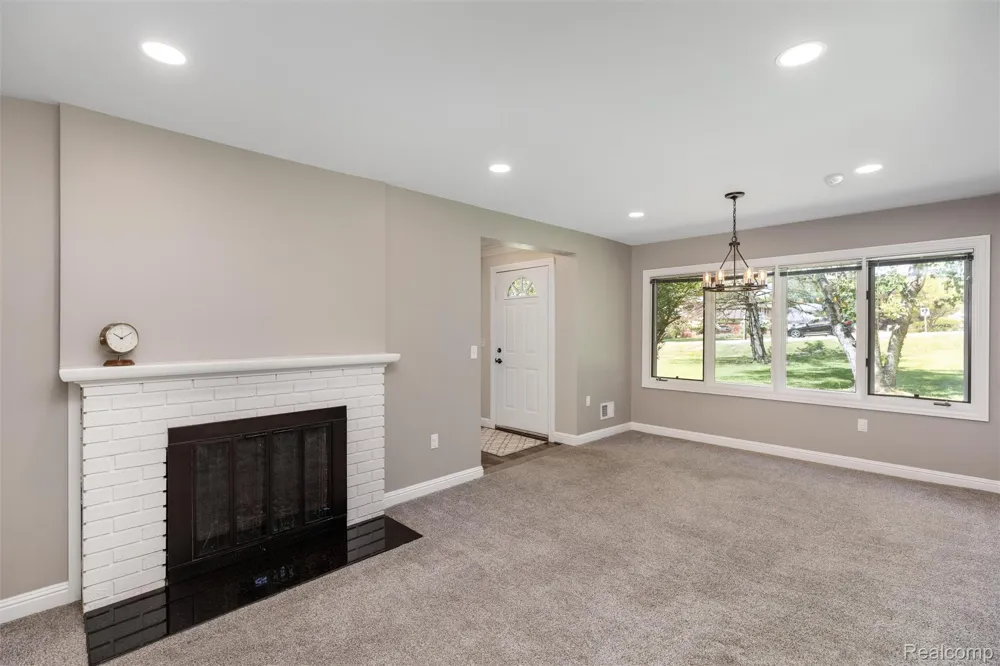 4915 Walnut Lake Road West Bloomfield Charter Township, MI 48323