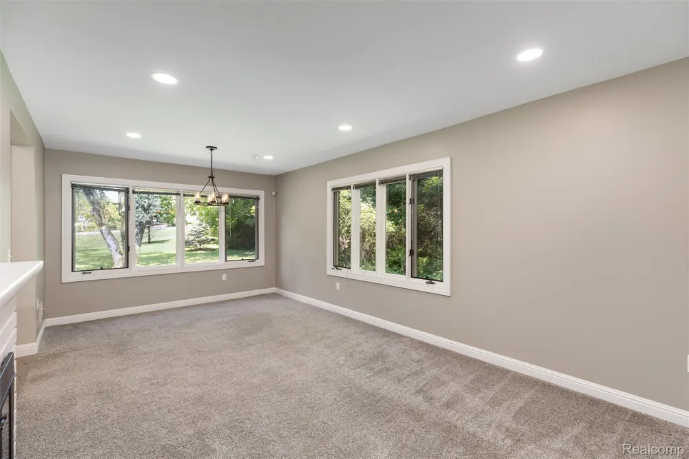 4915 Walnut Lake Road West Bloomfield Charter Township, MI 48323