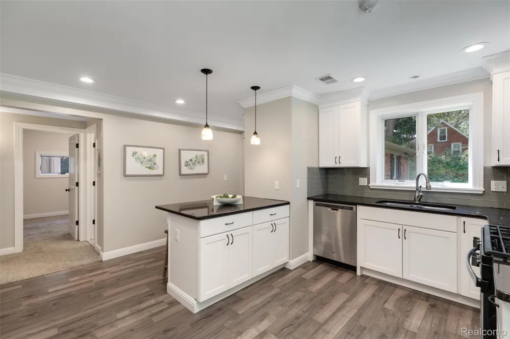 4915 Walnut Lake Road West Bloomfield Charter Township, MI 48323
