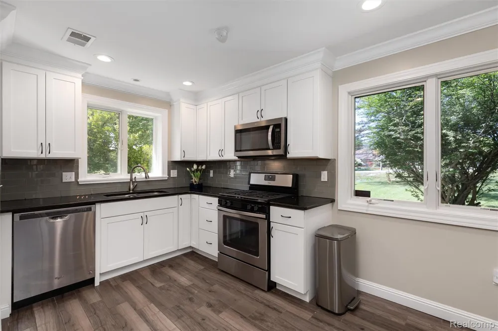 4915 Walnut Lake Road West Bloomfield Charter Township, MI 48323
