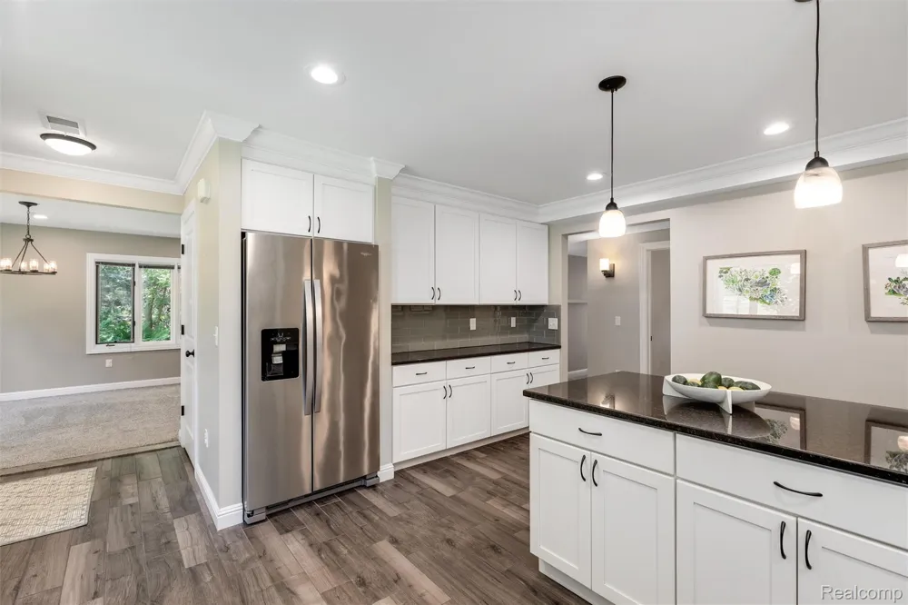 4915 Walnut Lake Road West Bloomfield Charter Township, MI 48323