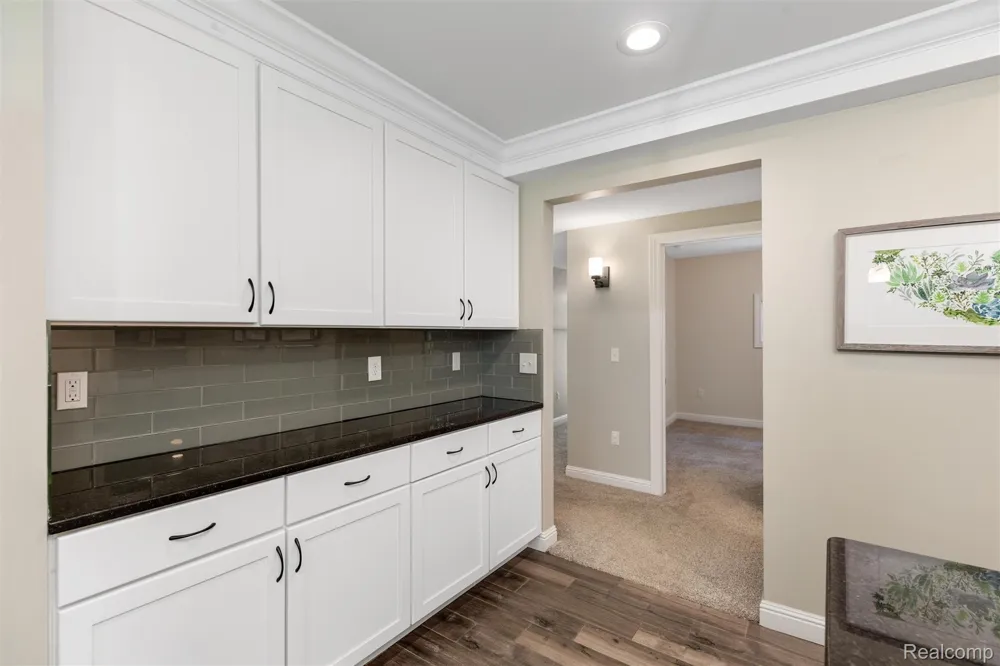 4915 Walnut Lake Road West Bloomfield Charter Township, MI 48323
