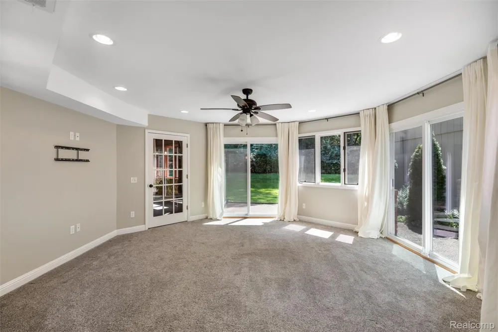 4915 Walnut Lake Road West Bloomfield Charter Township, MI 48323
