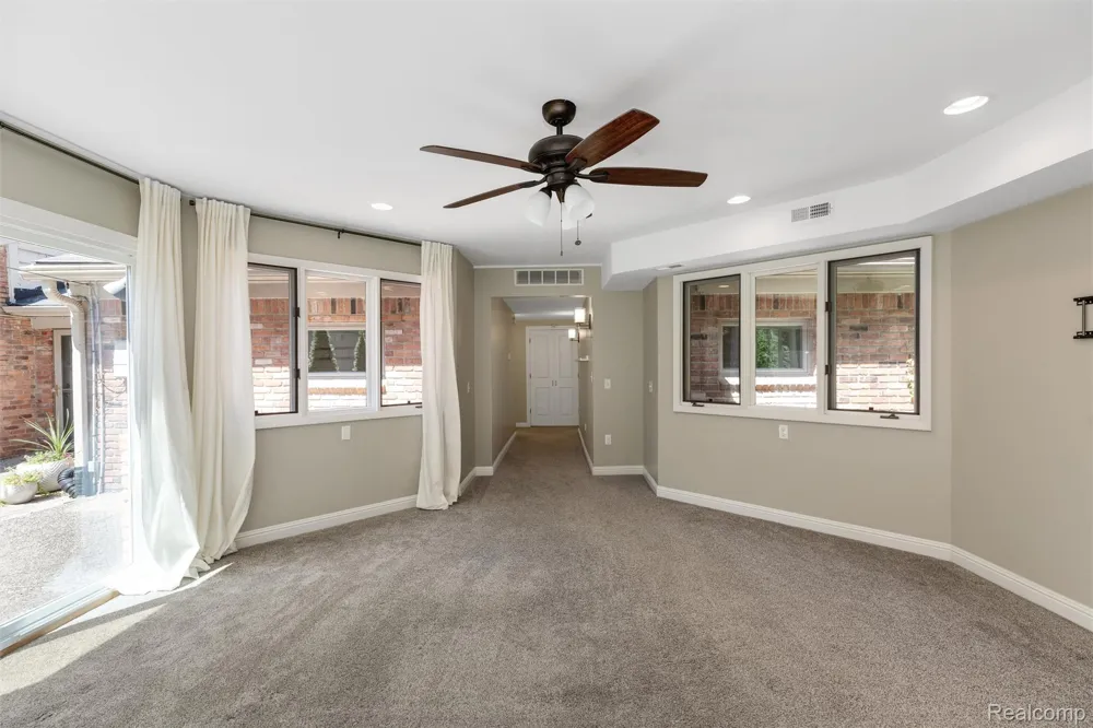 4915 Walnut Lake Road West Bloomfield Charter Township, MI 48323