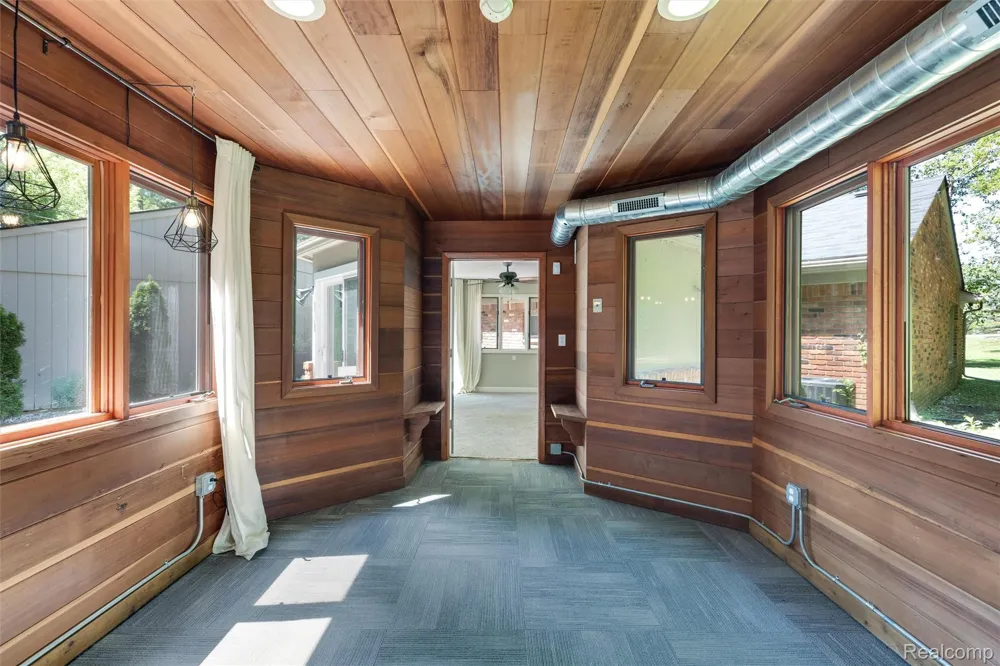 4915 Walnut Lake Road West Bloomfield Charter Township, MI 48323