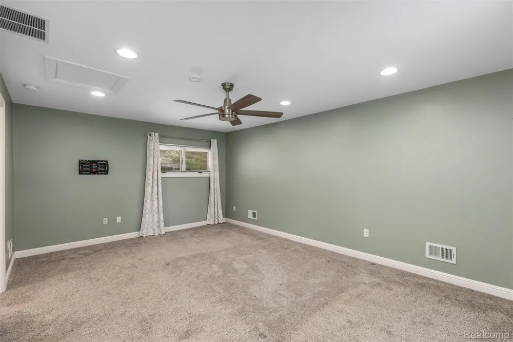 4915 Walnut Lake Road West Bloomfield Charter Township, MI 48323