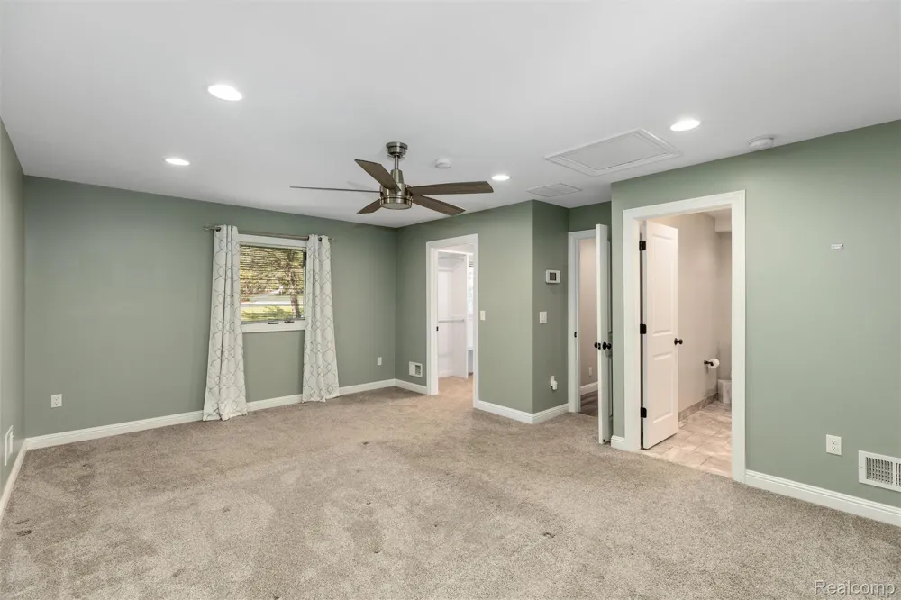 4915 Walnut Lake Road West Bloomfield Charter Township, MI 48323
