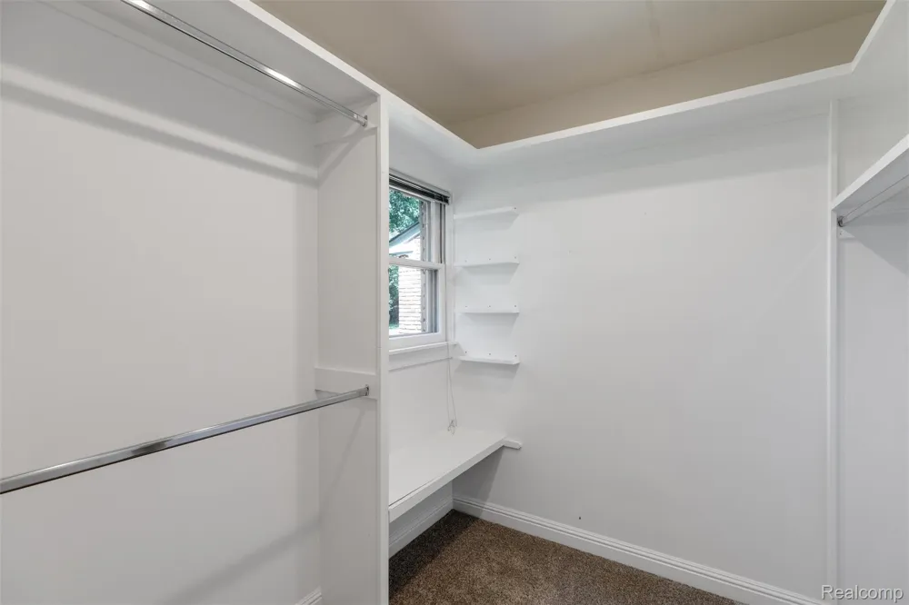 4915 Walnut Lake Road West Bloomfield Charter Township, MI 48323