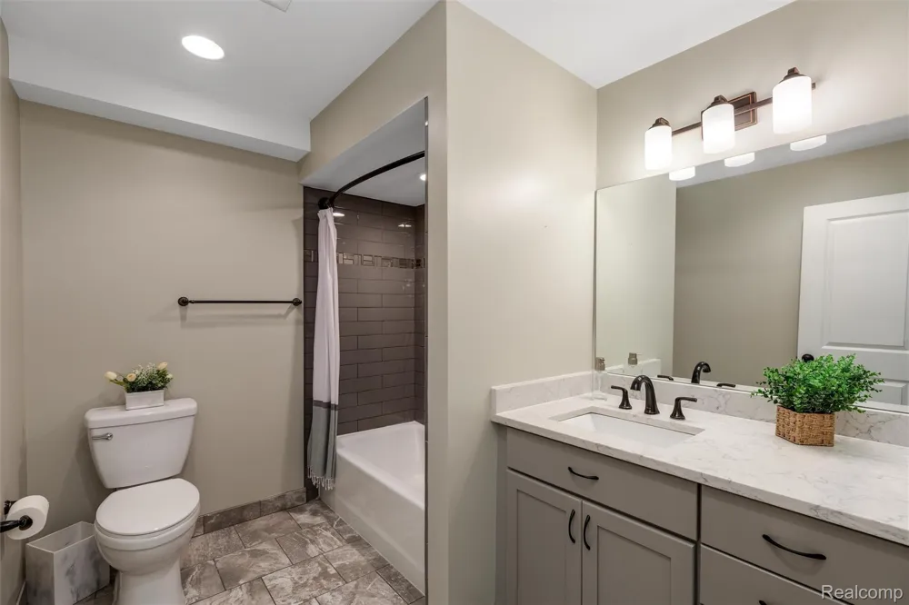 4915 Walnut Lake Road West Bloomfield Charter Township, MI 48323