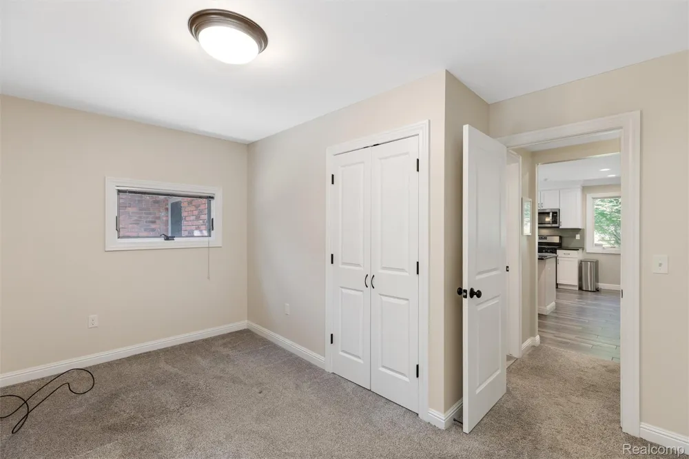 4915 Walnut Lake Road West Bloomfield Charter Township, MI 48323