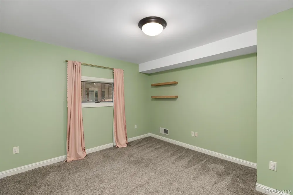 4915 Walnut Lake Road West Bloomfield Charter Township, MI 48323