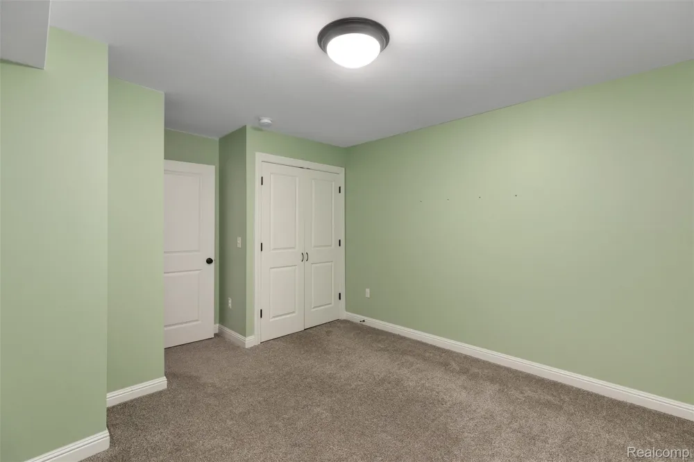 4915 Walnut Lake Road West Bloomfield Charter Township, MI 48323