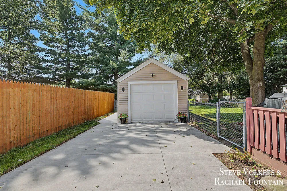 2143 Houseman Avenue NE Grand Rapids City, MI 49505