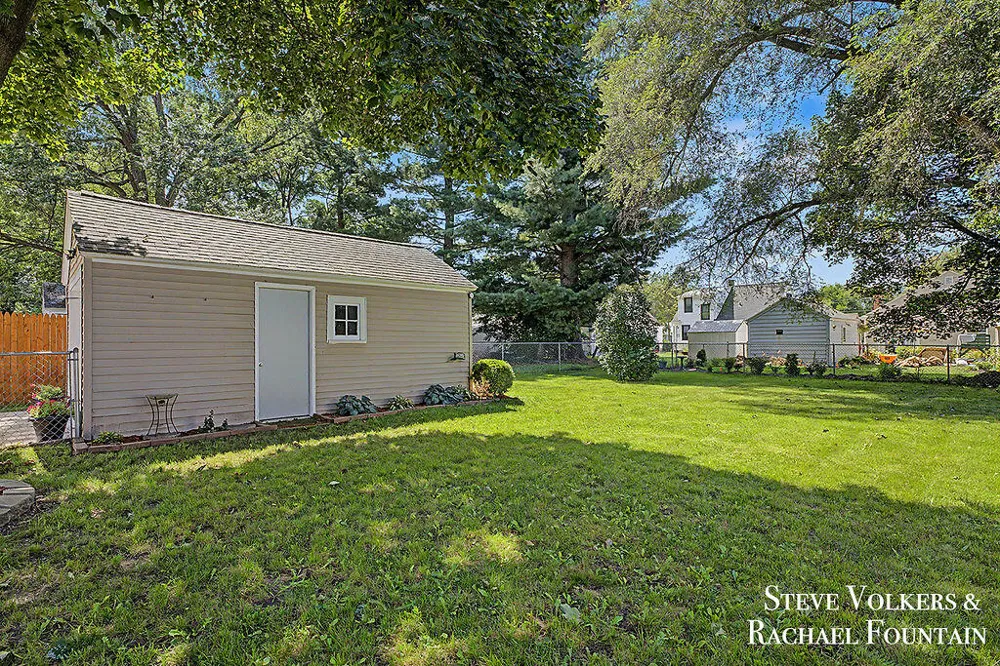 2143 Houseman Avenue NE Grand Rapids City, MI 49505