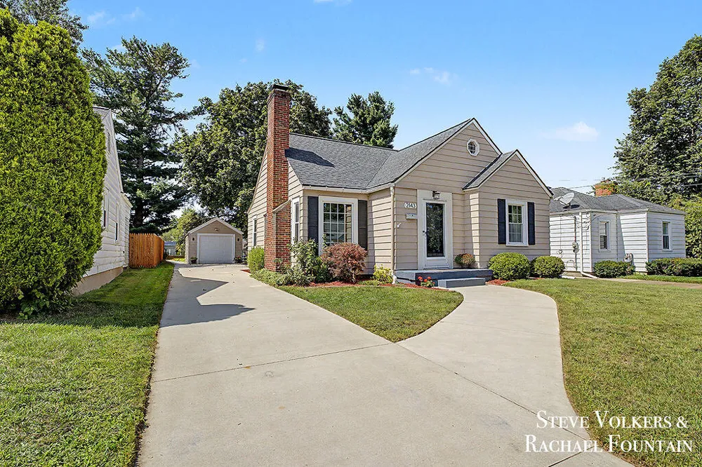 2143 Houseman Avenue NE Grand Rapids City, MI 49505