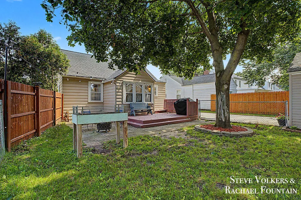 2143 Houseman Avenue NE Grand Rapids City, MI 49505