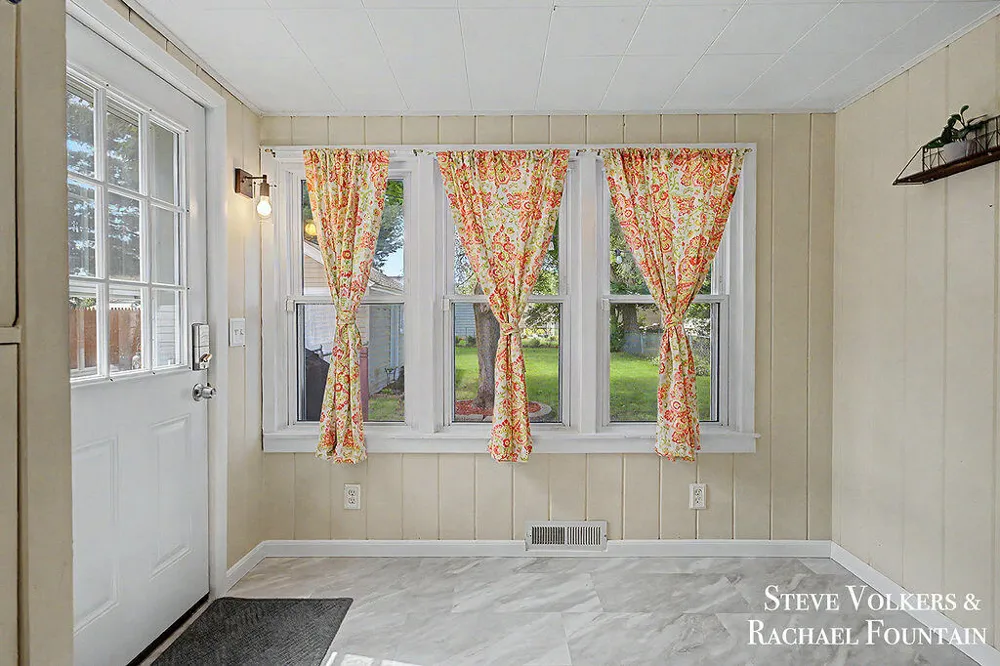 2143 Houseman Avenue NE Grand Rapids City, MI 49505