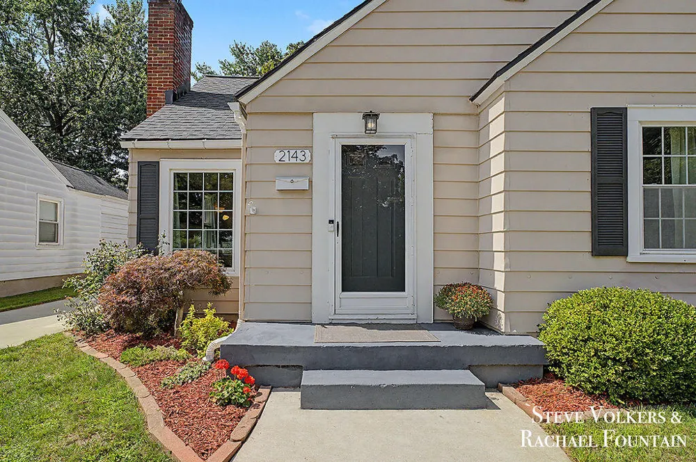 2143 Houseman Avenue NE Grand Rapids City, MI 49505